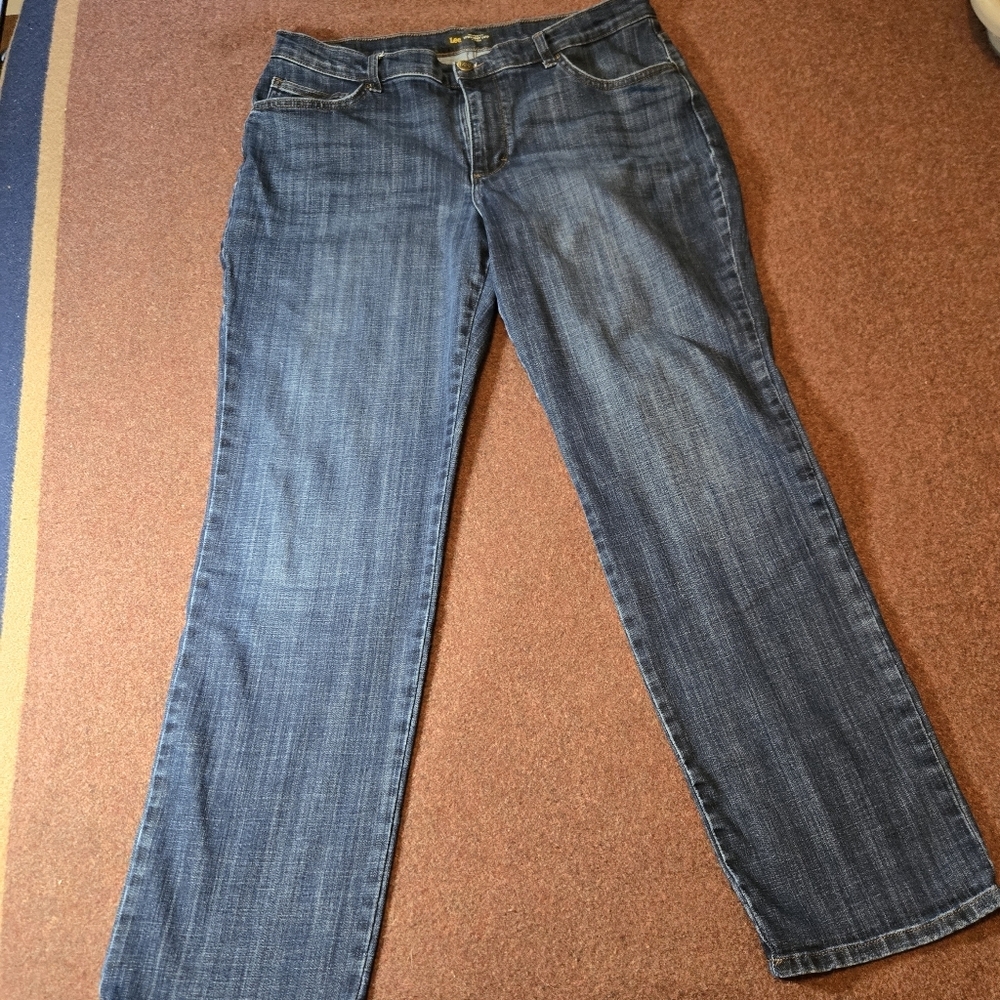Lee Midrise Straight Leg Jean Size 16 Long With A 31 Inseam Dark Blue